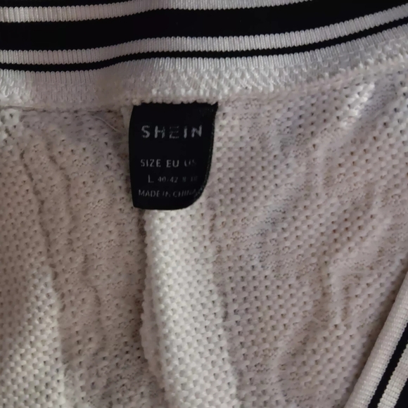 SHEIN White Cable Knit V-Neck Cropped Tank with Black Trim - Picture 10 of 11